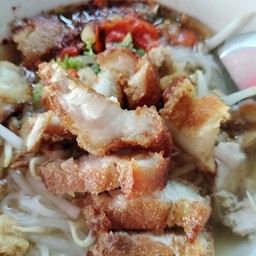 ก๋วยเตี๋ยวหมูกรอบ  น้ำใส
