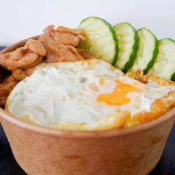 ข้าวไก่ผัดซีอิ๊ว+ไข่ดาว