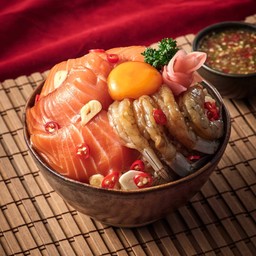 ข้าวหน้าแซลมอนกุ้งดองซีอิ๊วไข่ดอง