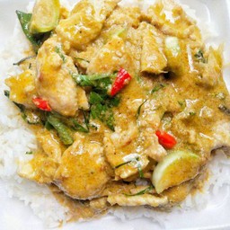 ผัดเขียวหวาน ราดข้าว