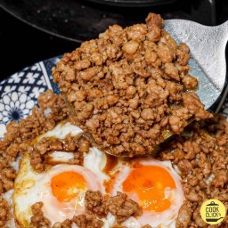 ข้าวหมูผัดชี้อิ๊ว