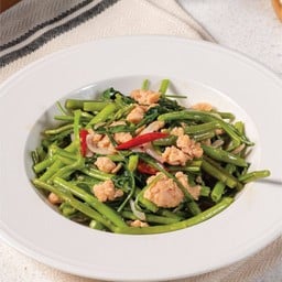 ผัดผักบุ้ง (กับข้าว)          Morning glory with plant-based meat