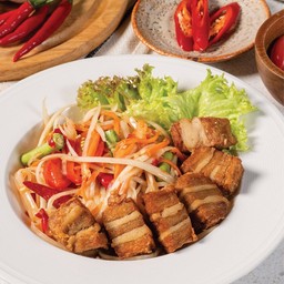 หมูกรอบจำแลงตกครก (ตำลาวหมูกรอบ) Papaya salad (Laos taste, very spicy) with fried plant-based meat