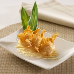 กุ้งทอดกับซอสมายองเนส 3 ชิ้น