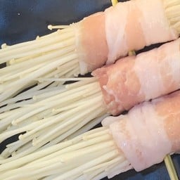 แม่จิตต์ลูกชิ้นย่าง จัดจ้านย่านตลาดพลู เพชรบุรี ซอย 5