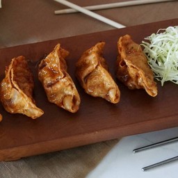 เกี๊ยวซ่าไก่กรอบ(5ชิ้น)