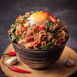 ข้าวกะเพราเนื้อคารูบิสับไข่ออนเซน