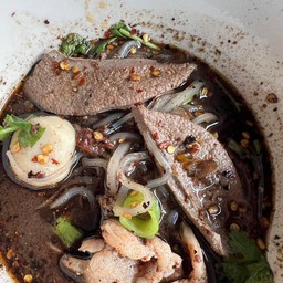 ก๋วยเตี๋ยวหมู น้ำตก