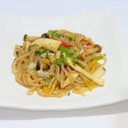 เส้นบุกผัดซอส