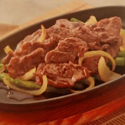 เนื้อเเละถั่วเเขกซอสเทอริยากิกะทะร้อน