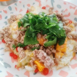 ยำไข่ดาว