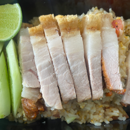 ข้าวผัดหมูกรอบ