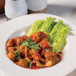 ข้าวสามกรอบคั่วพริกเกลือเจ          Rice with spicy fried plant-based meat J