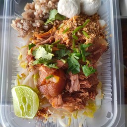 ก๋วยเตี๋ยวต้มยำขาหมู - แห้ง