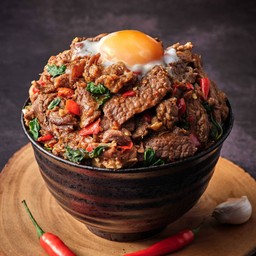 ข้าวกะเพราเนื้อวากิวตุ๋นไข่ลาวา