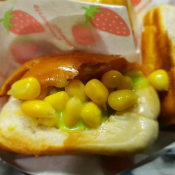 ปังปิ้งไส้ทะลัก สังขยาใบเตยหอม + ข้าวโพด (ลูก)