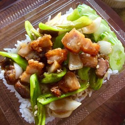 พริกอ่อนหมูกรอบ