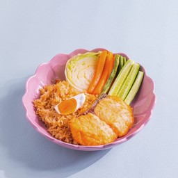 ข้าวผัดน้ำพริกลงเรือปลาแซลมอน