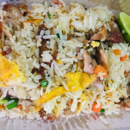 ข้าวผัดไก่ย่าง