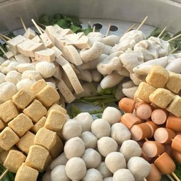 ยำลูกชิ้น เจ้าดังวัดพุทโธ