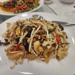 กระเพาะปลาผัดแห้งใส่เนื้อปู