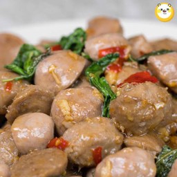 กระเพราลูกชิ้น(เอ็นเนื้อ)