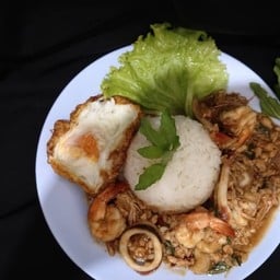 กะเพราซี๊ดส์(กะเพราถาด)&แซนวิช -