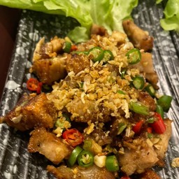 หมูกรอบคั่วพริกเกลือ