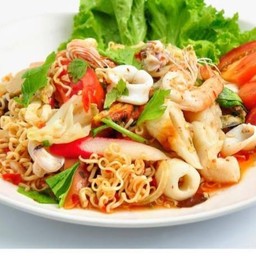 ยำแอบแซ่บ(เซเว่นบายพาสลพบุรี) By แจ่มจัง