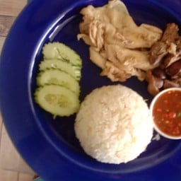 ร้านป้าดาหลังสนาม