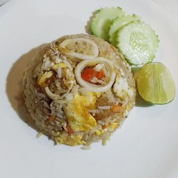 ข้าวผัดปลาหมึก