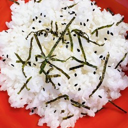 ข้าวเปล่า โรยสาหร่ายคลุกงา