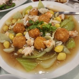 ลูกชิ้นกุ้งผัดผักโสภณ