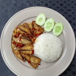 ข้าวปลาทูทอดผัดพริกเกลือ
