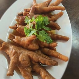 ขาไก่ตุ๋นพะโล้