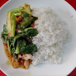 ข้าวคะน้าไก่กรอบ