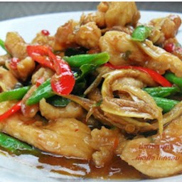 ผัดฉ่าไก่ ราดข้าว