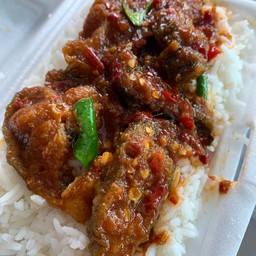 ผัดพริกแกงปลาดุก