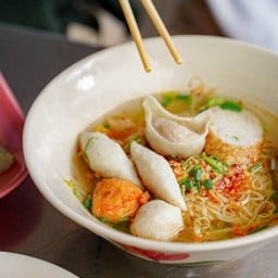 ก๋วยเตี๋ยวลูกชิ้นปลาแท้ สูตรเด็ด