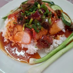 แม่พร ข้าวหมูกรอบหมูแดง