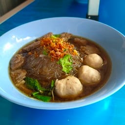 จี ก๋วยเตี๋ยวหมูตุ๋นเนื้อตุ๋น