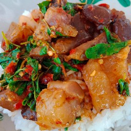 กะเพราเอ็นเนื้อตุ๋น