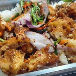 ข้าวยำไก่แซ่บ