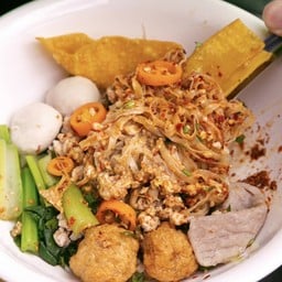 ก๋วยเตี๋ยวหมูแห้งต้มยำ