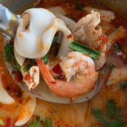ต้มยำรวมมิตรน้ำข้น(หมูไก่กุ้งหมึก)