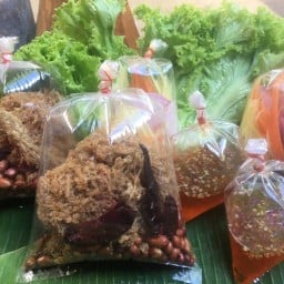 ยำปลาดุกฟู(เจ้าเก่าตลาดนัด)