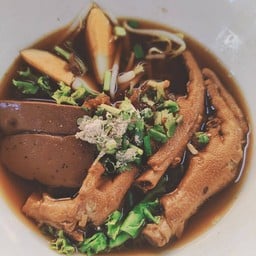 เกาเหลาขาไก่ตุ๋นพะโล้