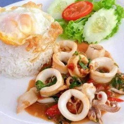 ข้าวกะเพราปลาหมึก