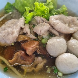 ก๋วยเตี๋ยว(แห้ง)ลูกชิ้นหมู,หมูตุ๋น,หมูเด้ง