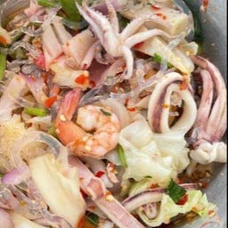 ยำรวมมิตรเส้นแก้ว